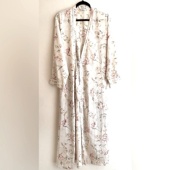 Dior Other - RARE⭐️Vintage Christian Dior- Maxi robe with belt in feminine floral print .XL